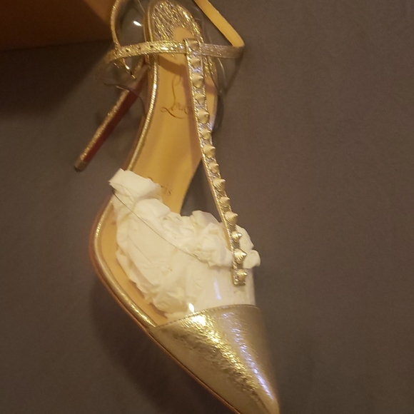 Christian Louboutin - Picture 5 of 7